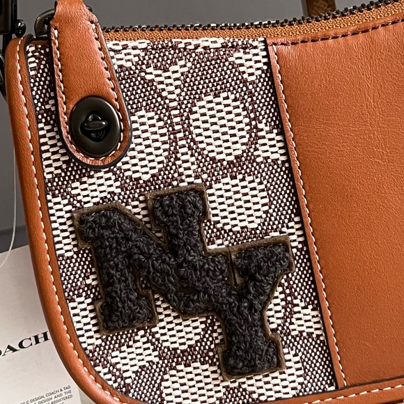 CG169 - Coach Swinger 20 in Signature Jacquard with Varsity Patches - Picture 4 of 12